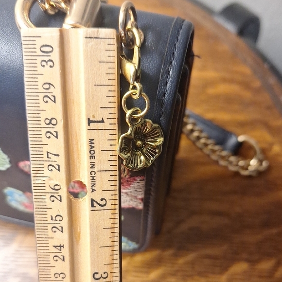 Gold Flower Charm - Picture 4 of 4